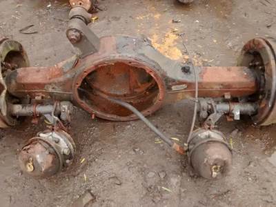 Eaton DS402 Front Axle Housing for a Western Star TR