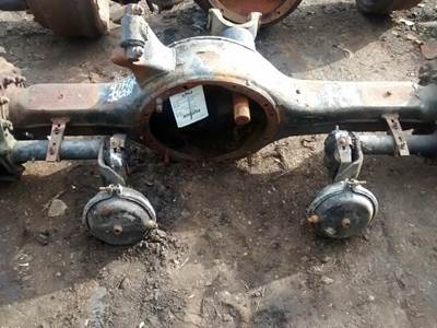 Eaton DS404 Front Axle Housing for a Freightliner FLD120