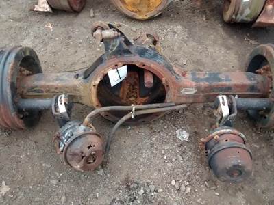 Eaton DS404 Front Axle Housing for a Volvo
