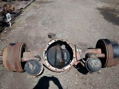 Eaton RD461 Front Axle Housing for a Volvo