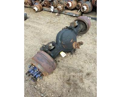 International RA472 Front Axle Housing for a International 4900