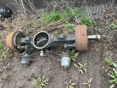 Mack CRD112 Front Axle Housing for a Mack DM685SX