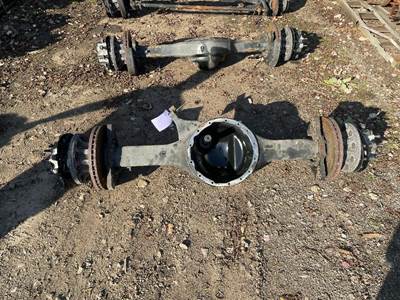 Mercedes-Benz DART40-4S Front Axle Housing for a Freightliner CASCADIA
