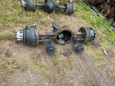 Mercedes-Benz DART40-4SL Front Axle Housing for a Freightliner CASCADIA 125