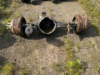 Rockwell RD20145 Front Axle Housing for a Volvo VNL