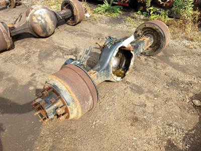 Rockwell RD20145 Front Axle Housing for a International 7600