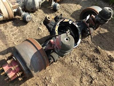 Rockwell RD23160 Front Axle Housing for a Autocar XPEDITOR