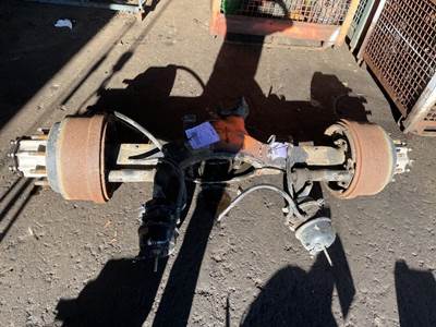 Spicer D40-155 Front Axle Housing for a International LT625