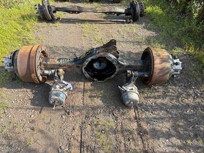 Meritor MR2014X Rear Axle Housing for a Volvo VNL