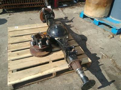 Mitsubishi RO33T Rear Axle Housing for a Mitsubishi Fuso FE85D