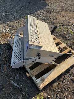 International 7400 Battery Box