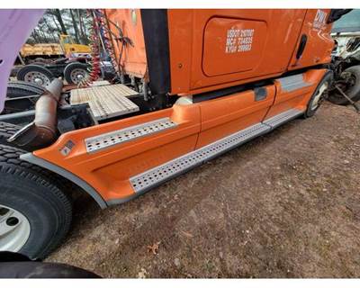 Freightliner Cascadia SIDE SKIRTS