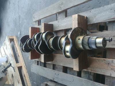 International DT466E Crankshaft