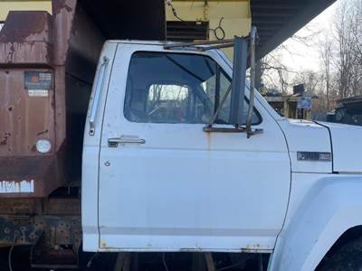 Ford F-700 Right Front Door Assembly for a Ford F700