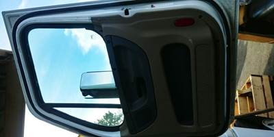 Freightliner Cascadia 125 Right Front Door Assembly