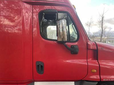 Freightliner Cascadia 125 Front Door Assembly