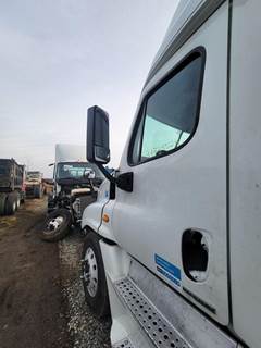 Freightliner Cascadia 125 Left Front Door Assembly