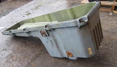 Detroit Series 60 11.1L DDEC III Engine Oil Pan for a Freightliner FLD1206