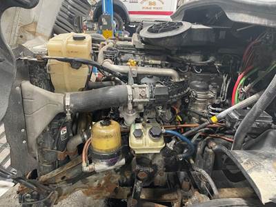 Detroit DD15 Engine for a Freightliner CASCADIA