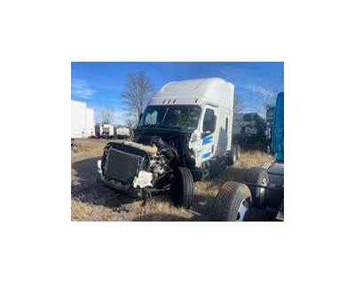 Freightliner Cascadia Engine