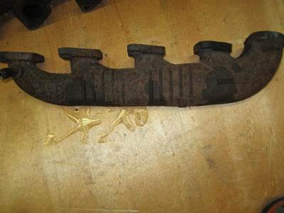 International VT 365 Exhaust Manifold