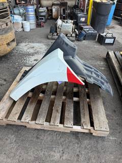 Freightliner Cascadia Right Fender Extension