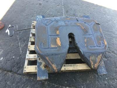 Fontaine SL6BSL6875 Fifth Wheel for a Freightliner M2 112 Medium Duty