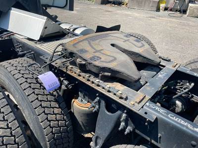 Fontaine SL7LWB675012 Fifth Wheel for a International RH613