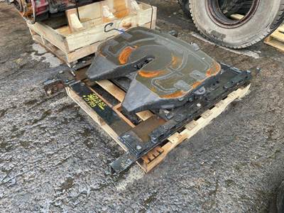 Fontaine SLTPL7000 Fifth Wheel for a Kenworth T2000