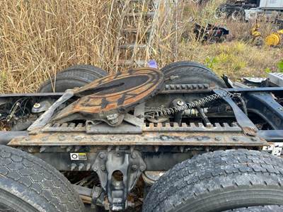 Holland FW35 Fifth Wheel for a Kenworth T680