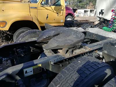 Mack Pinnacle CXU612 Fifth Wheel for a Mack CXU612