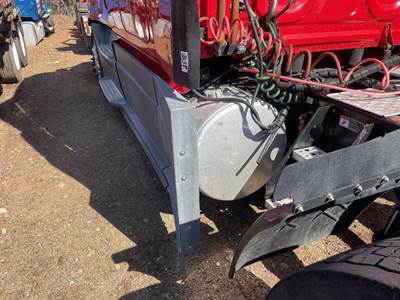 Freightliner Cascadia 125 Left Fuel Tank