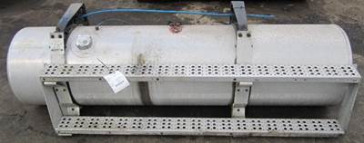 Freightliner FLD132 Classic XL Left Fuel Tank for a Freightliner FLD132 XL CLASSIC