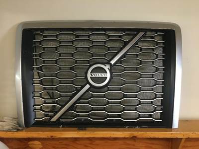 Volvo VNL Grille