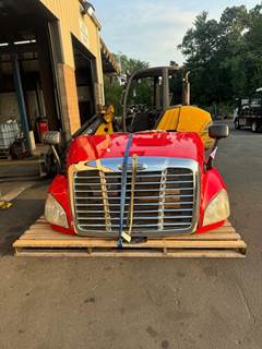 Freightliner Cascadia 125 Hood