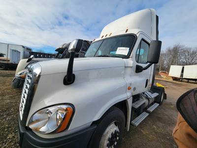 Freightliner Cascadia 125 Hood