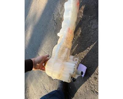 Used 2025 Freightliner Cascadia Coolant Reservoir