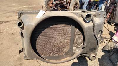 International PC305; INTEGRATED REC BUS Radiator