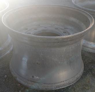 22.5 x14"
10-Hole, 285.75mm Bolt Circle, 220mm Bore 