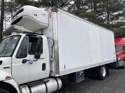 22FT REFREIGERATED BODY, 
WITH MAXON GPT 3000LB TUCKAWAY LIFT GATE 
