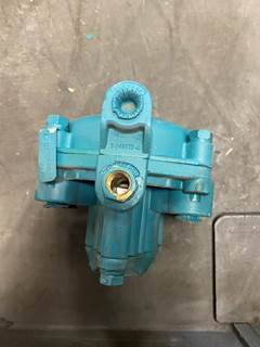 Bendix EMERGNECY AIR VALVE #281860