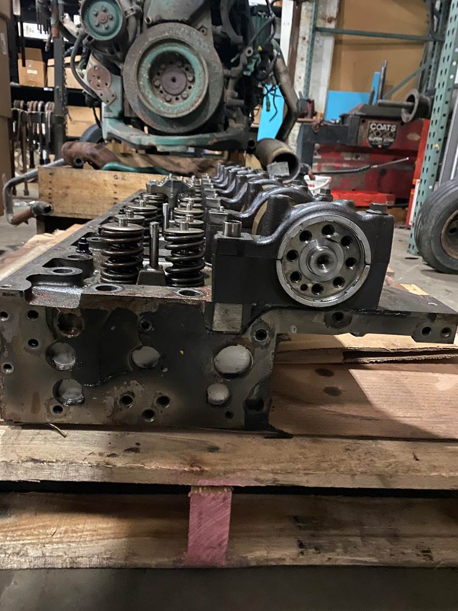 Volvo Cylinder Head with camshaft for D16 ENGINE AS IS For Sale Greenville, OH 21072138