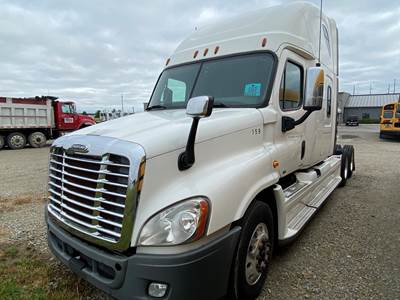 2012 Freightliner Cascadia Salvage Truck