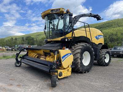 New Holland FR850 Self-Propelled Forage Harvester