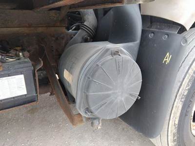 Chevrolet T6500 Right Air Cleaner / Air Filter Housing