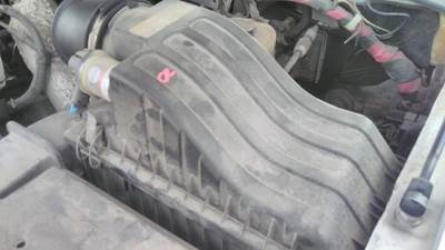 Ford F-550 Left Air Cleaner / Air Filter Housing for a Ford F550SD (SUPER DUTY)