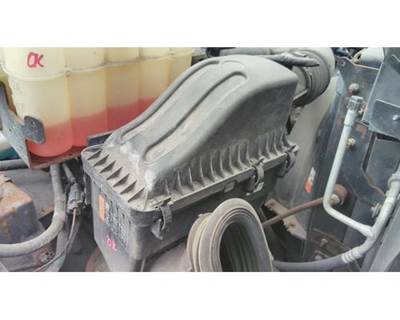 Ford F-650 Right Air Cleaner / Air Filter Housing for a Ford F650SD (SUPER DUTY)