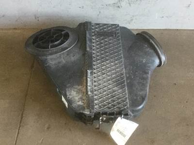 Freightliner Cascadia 113 Air Cleaner / Air Filter Housing