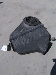 Freightliner Cascadia 113 Air Cleaner / Air Filter Housing