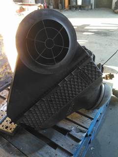 Freightliner Cascadia 113 Air Cleaner / Air Filter Housing